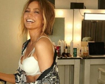 Jennifer Lopez, ținută inedită în vacanța din Franța! Cum a fost surprinsă pe străzile din Paris