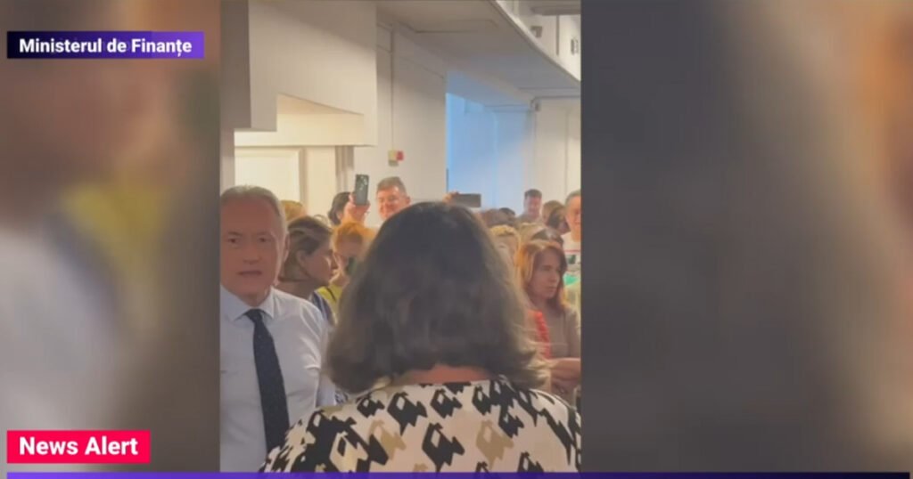Protest spontan la Ministerul Finanţelor și în agențiile din țară. Funcționarii se opun eliminării posturilor și reducerii de venituri