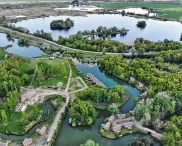Un colț de Rai, uitat de lume. Unde se află cel mai mare parc de agrement din România