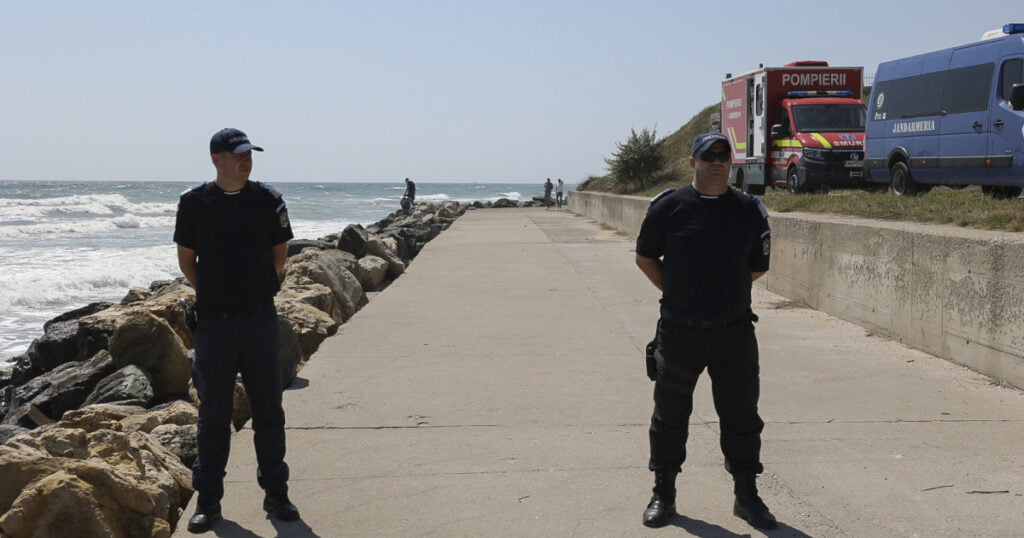 Alertă pe litoral. O mină marină s-a lovit de dig în Costinești și a explodat