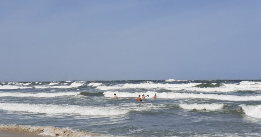 Cum s-a întâmplat tragedia de la Mamaia. Cei patru bărbați care au murit înecați încercau să salveze o fată de 16 ani