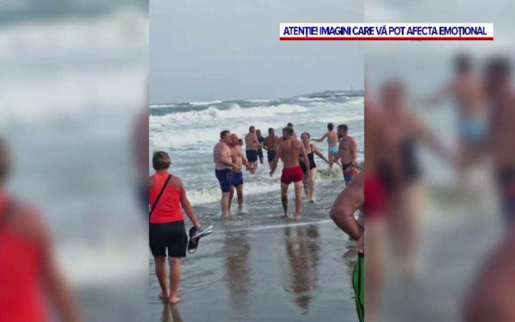 Bătaie pe plaja din Eforie Nord între salvamari și turiști nemulțumiți că nu erau lăsați să intre în mare
