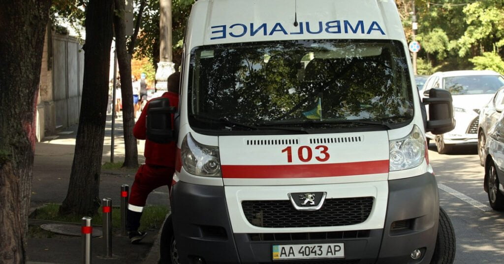 Două fetițe de 12 ani au sărit ținându-se de mână de pe un bloc de 15 etaje din Kiev