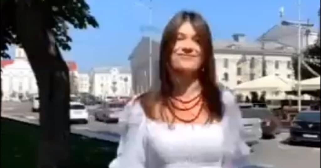 VIDEO Momentul atacului din Cernihov, surprins de o tânără care se filma. Racheta a căzut în piața centrală, plină de oameni