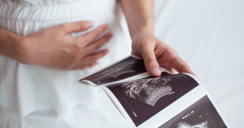 „Nu am aer”. Ultimul mesaj trimis de Alexandra mamei ei, asistentă în spital. Tânăra a murit la câteva ore de la internare