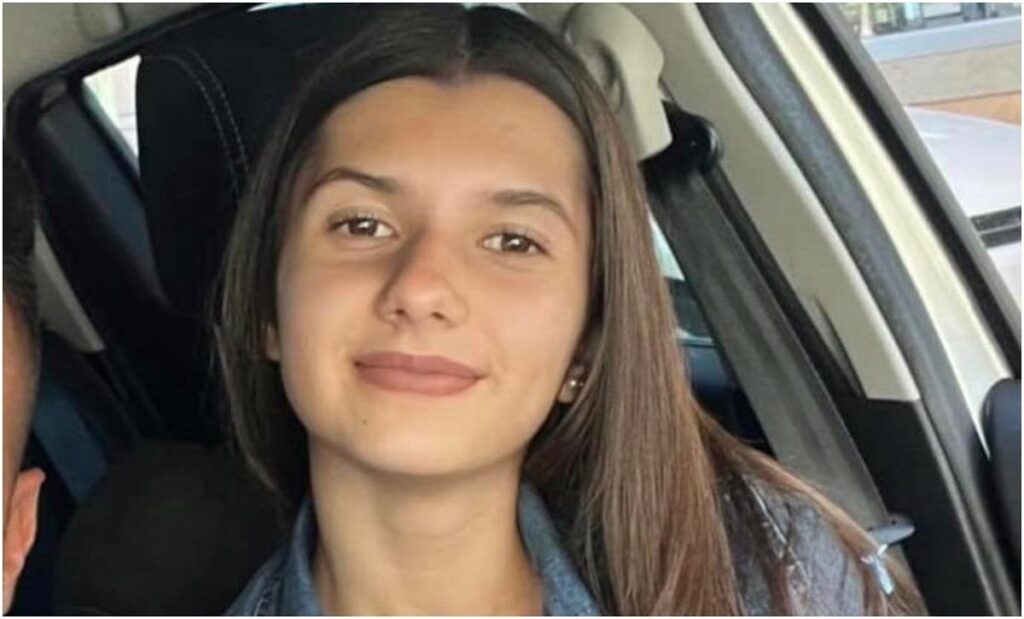 Tânără de 15 ani, găsită în lada unei canapele, în apartamentul unei românce din Spania. Fata fugise de acasă, iar femeia a ajutat-o să se ascundă