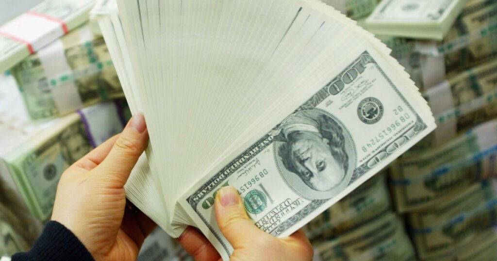 O femeie din SUA a trimis în ultimii 9 ani peste 400.000 de dolari unui sucevean aflat în închisoare care pretindea că e preot