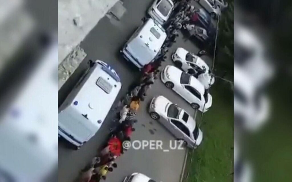 Pe rețelele sociale din Rusia au apărut imagini cu o așa-numită „mobilizare-fantomă”: rușii cheamă sub arme mii de recruți