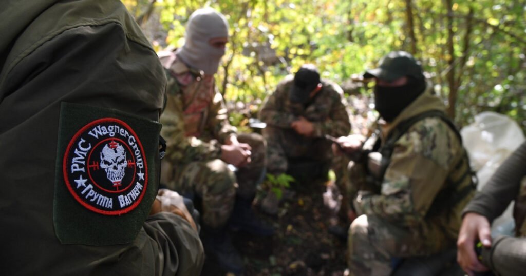 Convoaie Wagner merg spre Rusia, afirmă Ucraina. BBC: Mercenarii ar fi pornit din Belarus spre graniță