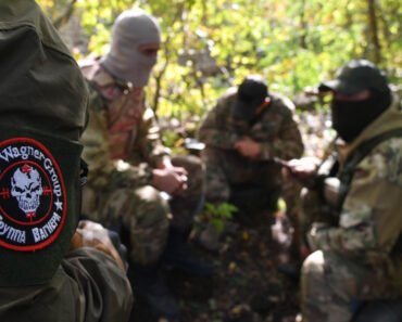 Convoaie Wagner merg spre Rusia, afirmă Ucraina. BBC: Mercenarii ar fi pornit din Belarus spre graniță