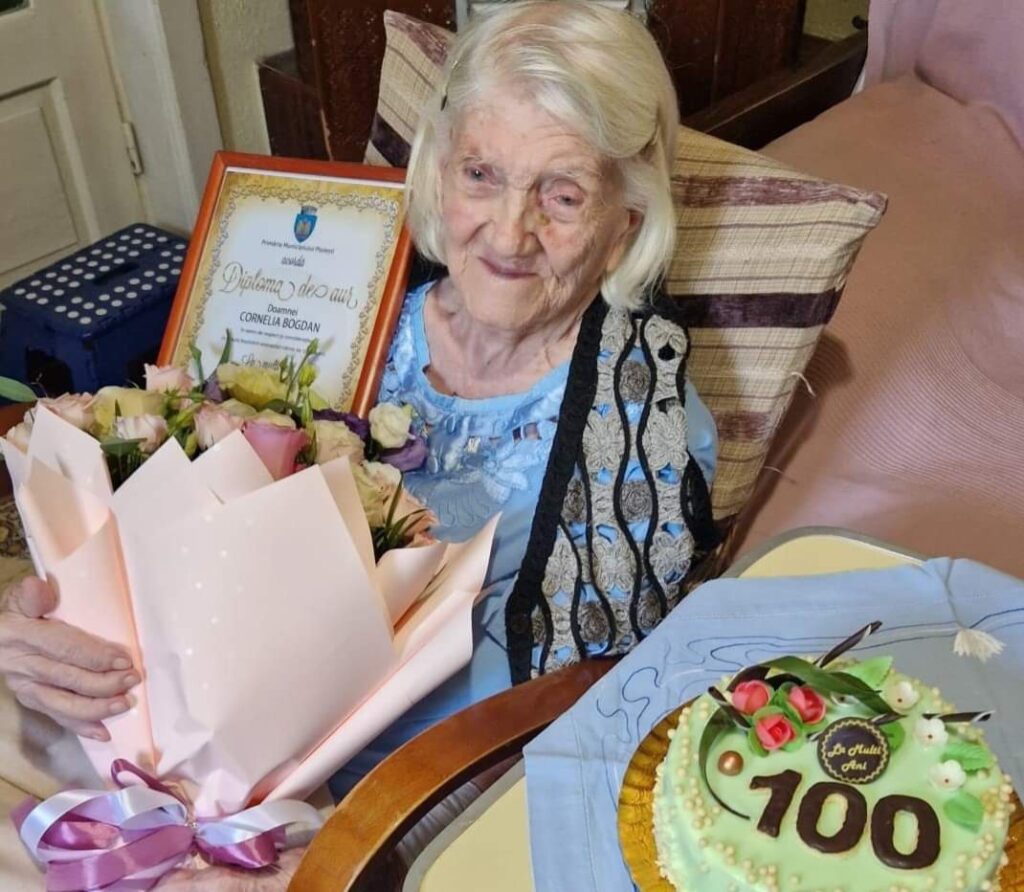 Primăria Ploieşti a sărbatorit-o pe Cornelia Bogdan, la împlinirea venerabilei vârste de 100 de ani
