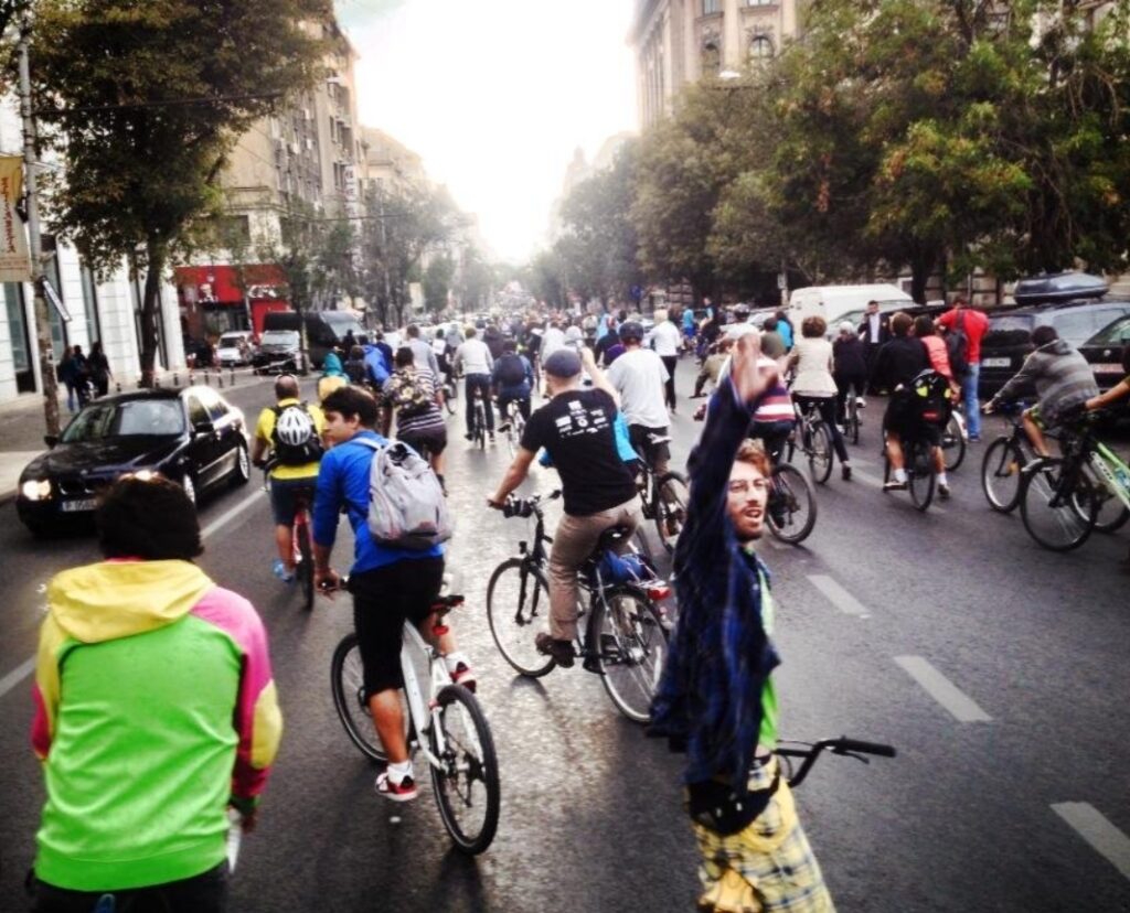 Ploieşti/ Sâmbătă, se închide circulația în zona Palatului Culturii, pentru „Marşul Bicicliştilor”