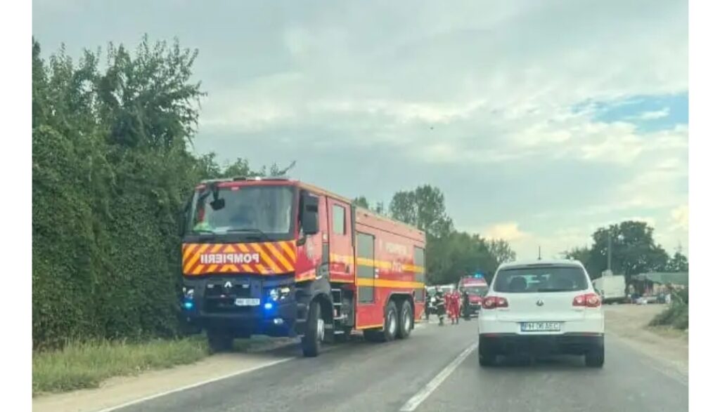 Pericol în zona rafinăriei Brazi. Mașina unei firme de tractări a luat foc/ FOTO
