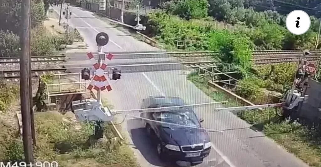 Şoferul care a rupt bariera de la trecerea căii ferate din Brazi s-a ales cu dosar penal