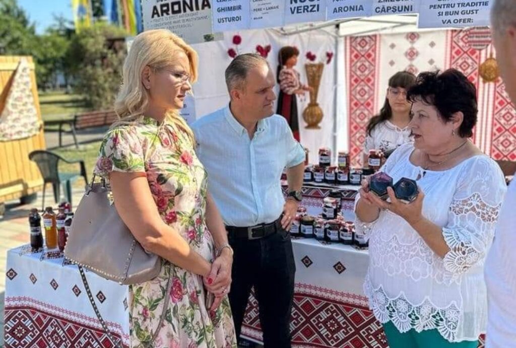 „Festivalul Dulcetii”, în comuna Brebu/ Prefectul Virgiliu Nanu si parlamentarii PSD au felicitat păstrarea tradițiilor şi îi invită pe prahoveni la târg
