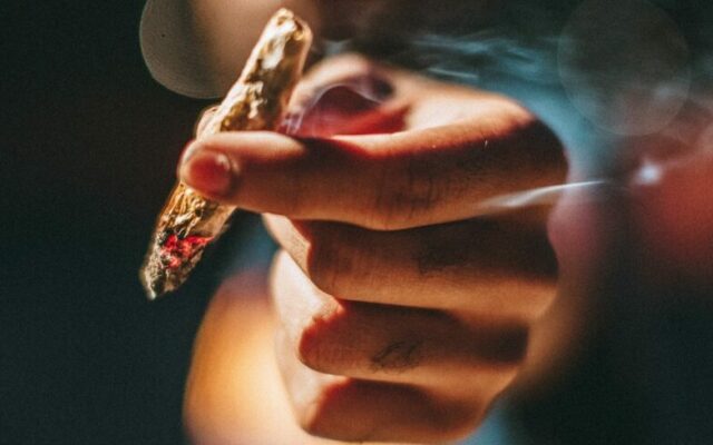 Terapeutul Viorel Roman despre consumul de droguri la adolescenți: ”E vârful icebergului, vine după alte adicții / Faci rost de droguri în cinci minute / Copiii se droghează și la școală”