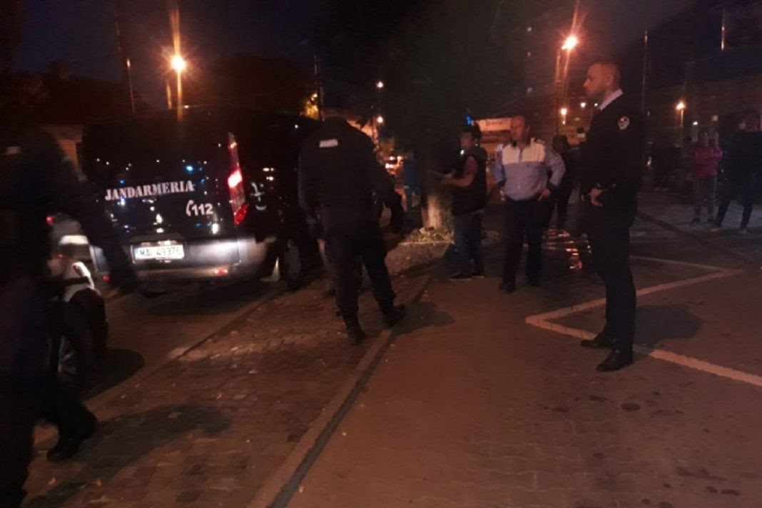 Scandal, marți seară, pe strada Cameliei. Vecinii au sunat la 112