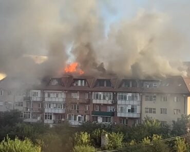 VIDEO UPDATE Cinci blocuri din Craiova au luat foc. Locatarii au sărit la pompieri să îi bată