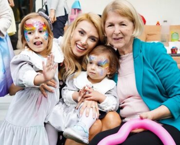 Andreea Bălan își sărbătorește mama! Gestul deosebit făcut de Victor Cornea pentru „soacra” lui