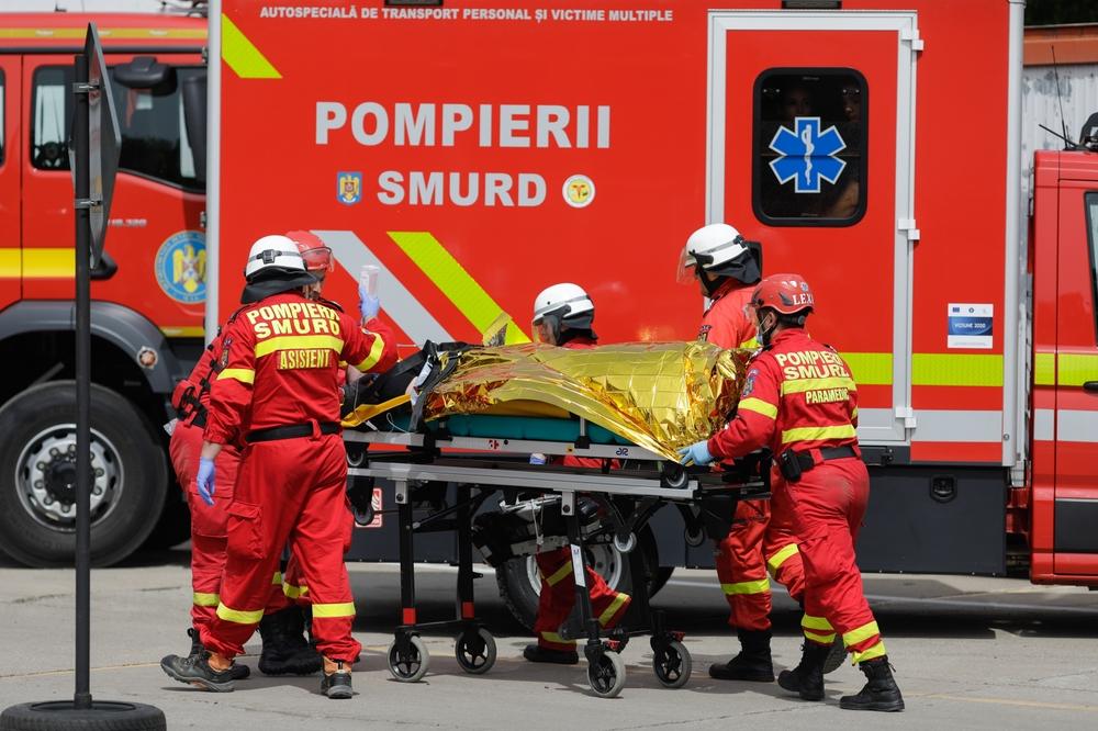 Tragedie într-o comună din Sibiu: un tată a făcut infarct şi a murit după ce şi-a văzut fiul cum cade de pe un acoperiş cuprins de flăcări