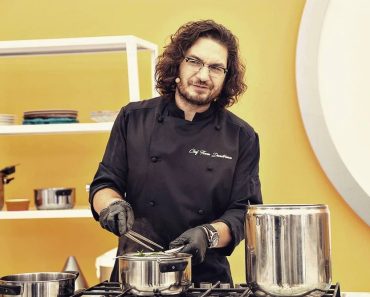 Ce trebuie să pui în ciorba de cartofi cu afumătură ca să iasă ca la restaurant. Secretul împărtășit de Chef Florin Dumitrescu