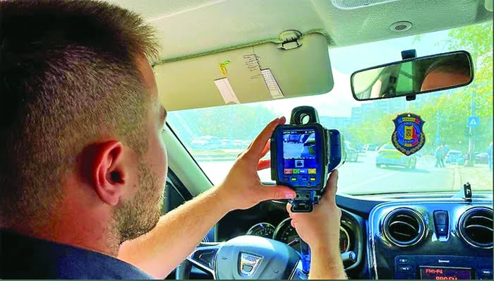 Polițiștii, obligați de parlamentari să stea cu radarele la vedere Polițiștii, obligați de parlamentari să stea cu radarele la vedere