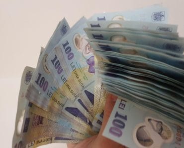 Milioane de români vor primi un ajutor de 1400 de lei. Cine va beneficia de această sumă și pe ce va putea fi cheltuită Milioane de români vor primi un ajutor de 1400 de lei. Cine va beneficia de această sumă și pe ce va putea fi cheltuită