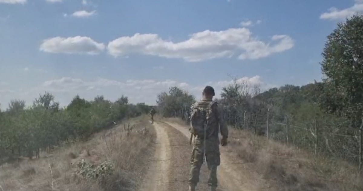 O dronă rusească a căzut în România și a format un crater de 1,5 metri. Armata a ridicat avioane F-16 și Eurofighter Typhoon