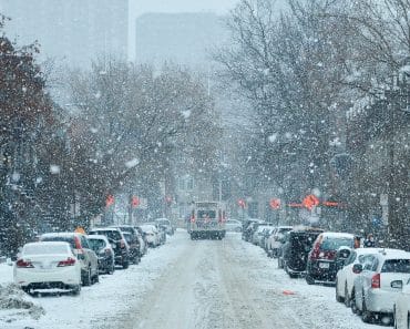Iarna lovește cu putere. Vin ninsorile și temperaturile scăzute. Până când va ține valul de aer polar Iarna lovește cu putere. Vin ninsorile și temperaturile scăzute. Până când va ține valul de aer polar