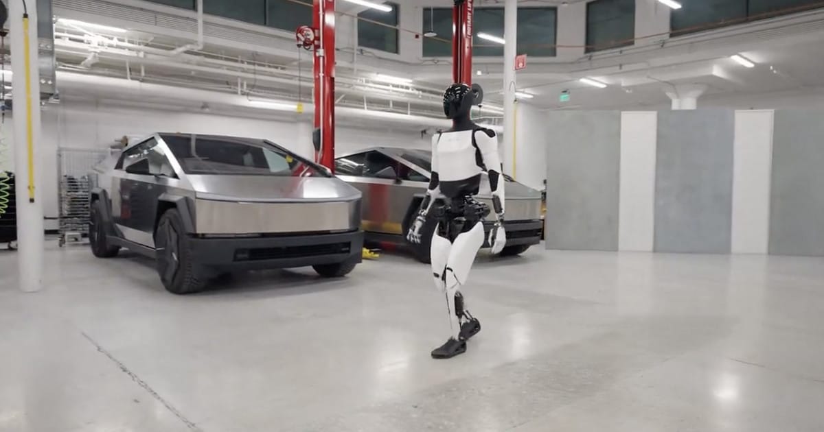 Un robot dintr-o fabrică Tesla a atacat un inginer și l-a lăsat într-o baltă de sânge