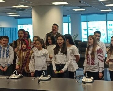 Armosferă de sărbătoare/ Colindătorii au sosit la Primăria Ploieşti Armosferă de sărbătoare/ Colindătorii au sosit la Primăria Ploieşti