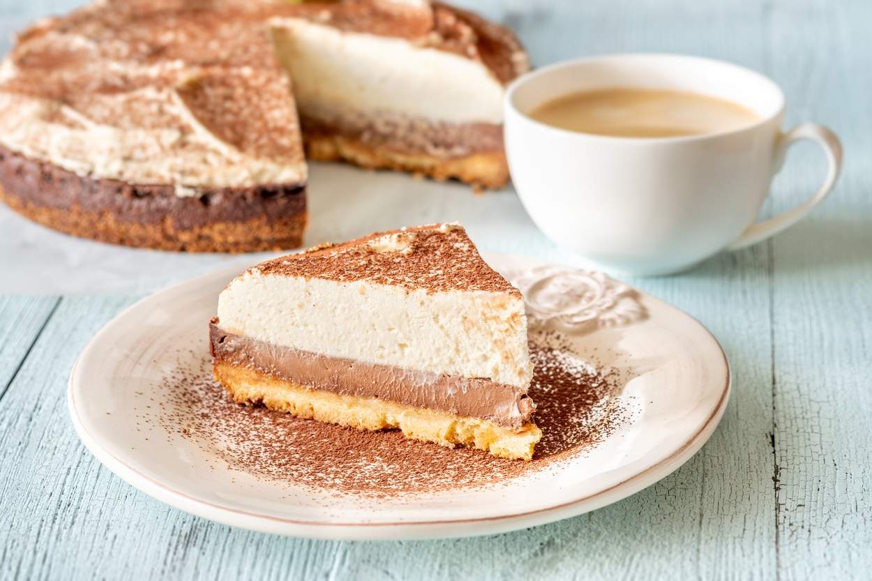 Rețetă de prăjitură „O noapte la Veneția”. Desertul cu blat în două culori simplu și ușor de preparat