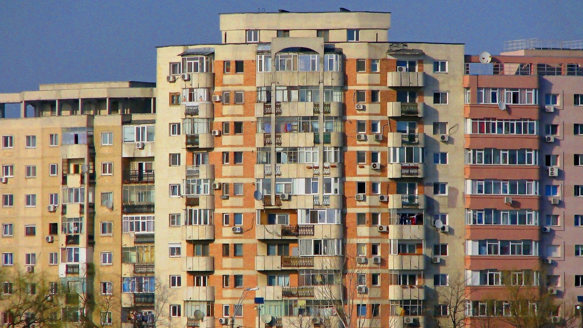 Și tu trebuie să știi, dacă stai la bloc. Cât poate să stea la tine acasă o persoană, înainte să fie pus la întreținere de administrator