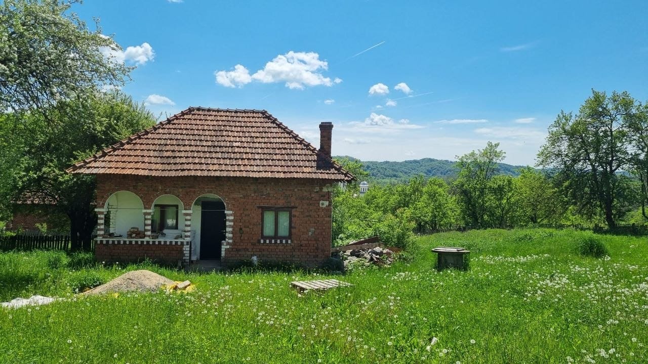Au transformat o casă de la țară într-un loc absolut fantastic de locuit. Cum arată acum
