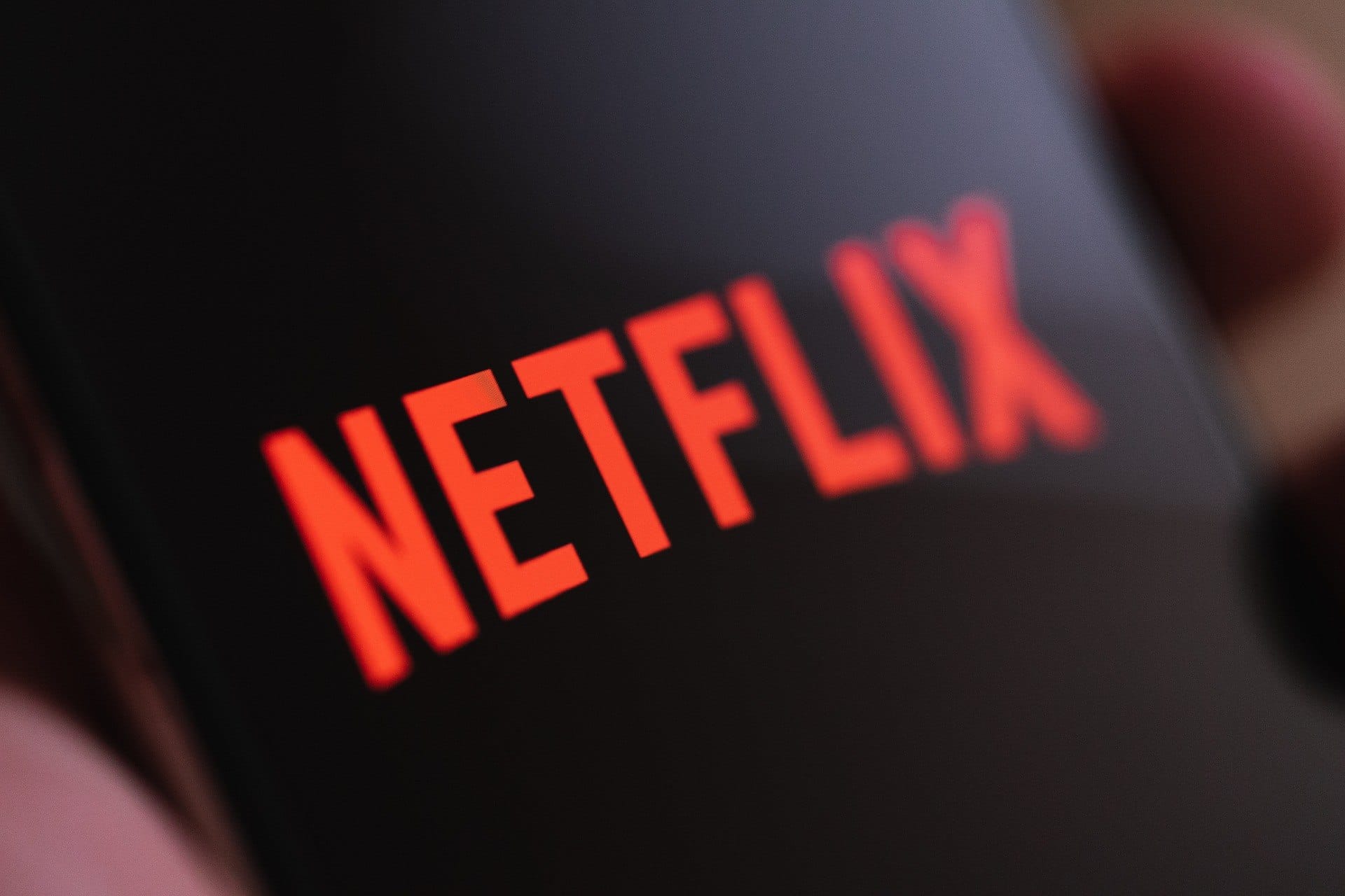 Filmul genial de pe Netflix. Este plin de suspans, e pe locul trei la nivel global și se bucură de un succes răsunător