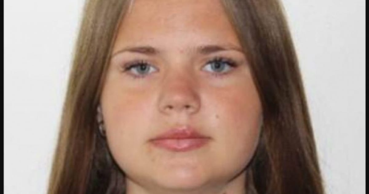 Poliţiştii din Buzău caută o fată de 16 ani, care ar fi fugit cu un băiat cunoscut pe Facebook