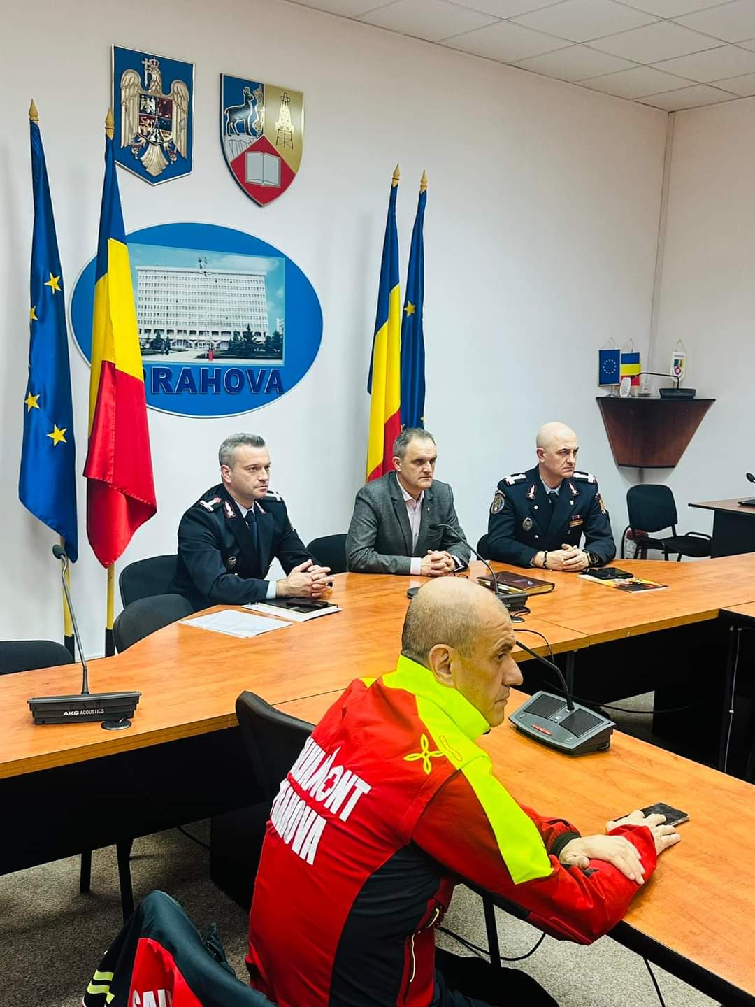 Prefectul Virgiliu Nanu confirmă sprijinul pentru Serviciile de Urgență prahovene Prefectul Virgiliu Nanu confirmă sprijinul pentru Serviciile de Urgență prahovene