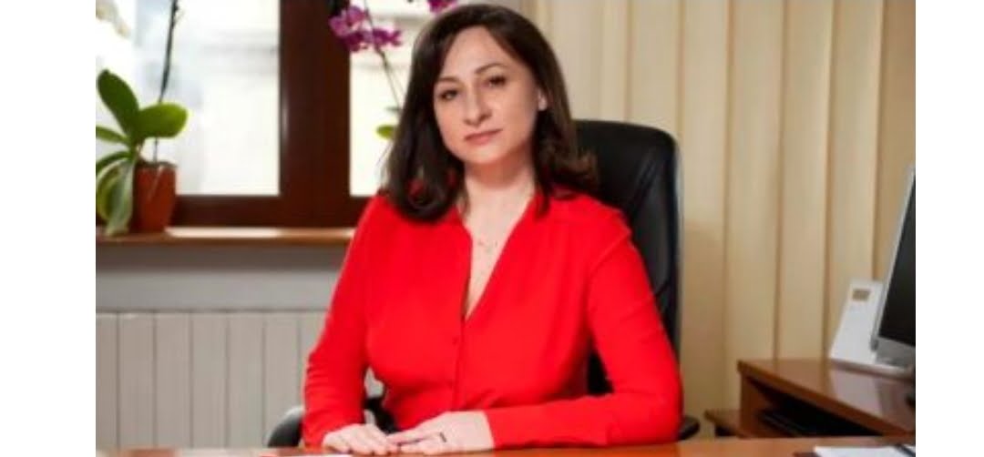 CAT DE RUSINOS – Judecatorii de la Curtea de Apel Brasov care s-au jelit la CJUE sa poata pronunta condamnari cu incalcarea legii si-au dat dovada profesionalismului: “Prima intrebare nu are nicio legatura cu realitatea sau cu obiectul litigiului principal. Prin urmare, ea este, in aceasta masura, vadit inadmisibila” (Document)