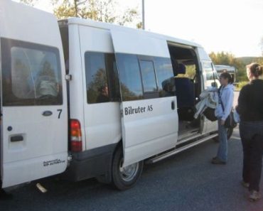 Stația de microbuz de la Spitalul Județean propusă pentru eliminare Stația de microbuz de la Spitalul Județean propusă pentru eliminare