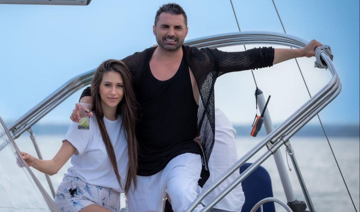 Pepe și soția lui, diferență colosală de vârstă. Ce spune artistul: „Poate, dacă ne întâlneam la 25 de ani..” Pepe și soția lui, diferență colosală de vârstă. Ce spune artistul: „Poate, dacă ne întâlneam la 25 de ani..”