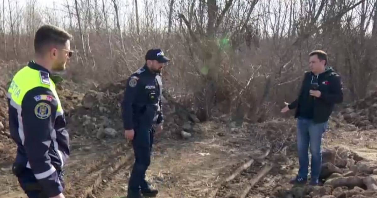 Pădure plină de resturi de betoane. Jurnaliștii care filmau, legitimați de polițiști: Să înțeleg că sunteți nemulțumit de lucrări?