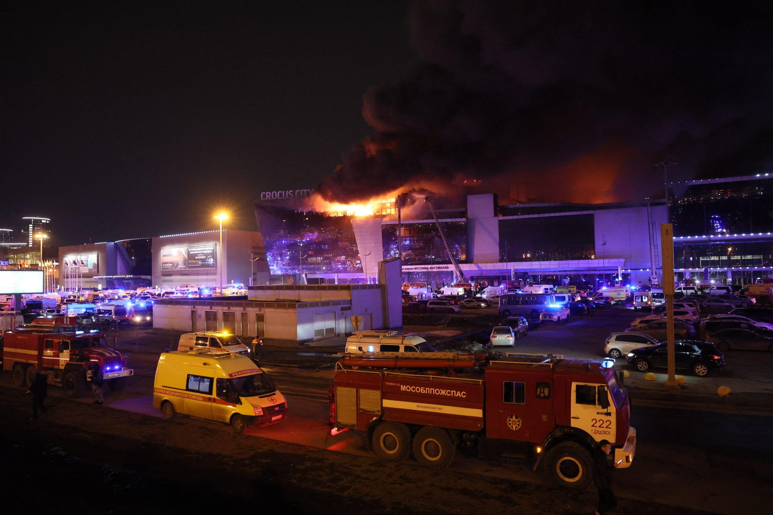 „Atac terorist sângeros”, cu două explozii, într-o sală de concerte din Moscova. Cel puțin 40 de oameni au fost uciși