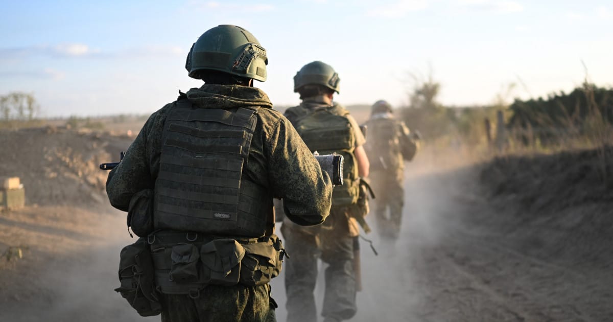 La fiecare 700 de militari eliminați într-o zi de ucraineni, rușii vin cu alți 1000. Londra: „Rusia e capabilă să absoarbă pierderile”