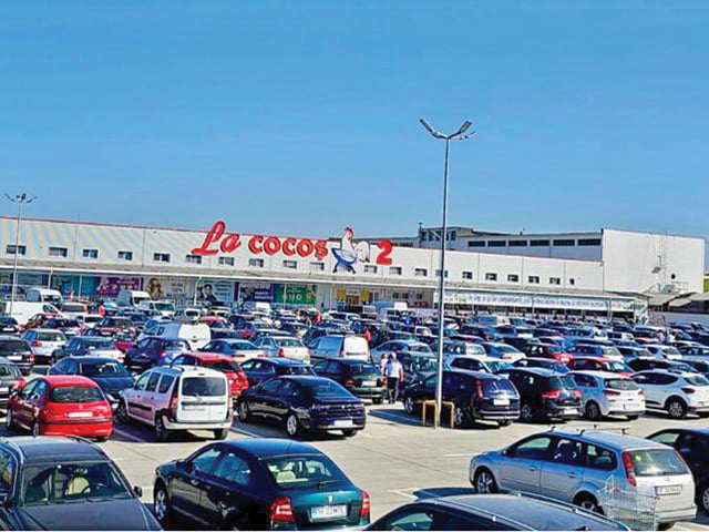 La Cocoş, cel mai puternic retailer autohton, merge la Piteşti în locul fostului hipermarket PIC. Investiţia în acest proiect este de 11 mil. euro, din care 5 mil. euro reprezintă valoarea tranzacţiei de preluare a proprietăţii