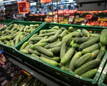 Supermarketurile și mallurile să aibă program în weekend până la ora 13.00, pentru ca angajații lor să stea cu familia: noua propunere a patronilor de mici magazine