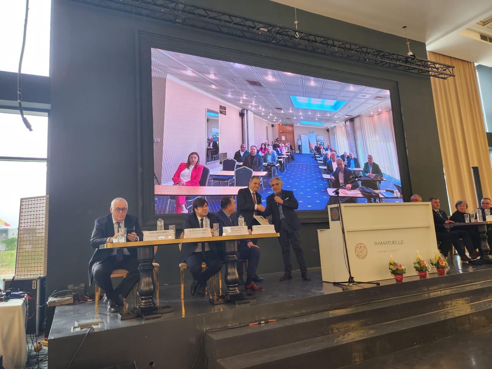 Adunarea Asociației Comunelor – Prahova: Colaborare și dezvoltare pentru comunitate, în parteneriat cu Palazzo Italia, SMV Ploieşti şi Lucani nei Balcani Adunarea Asociației Comunelor – Prahova: Colaborare și dezvoltare pentru comunitate, în parteneriat cu Palazzo Italia, SMV Ploieşti şi Lucani nei Balcani