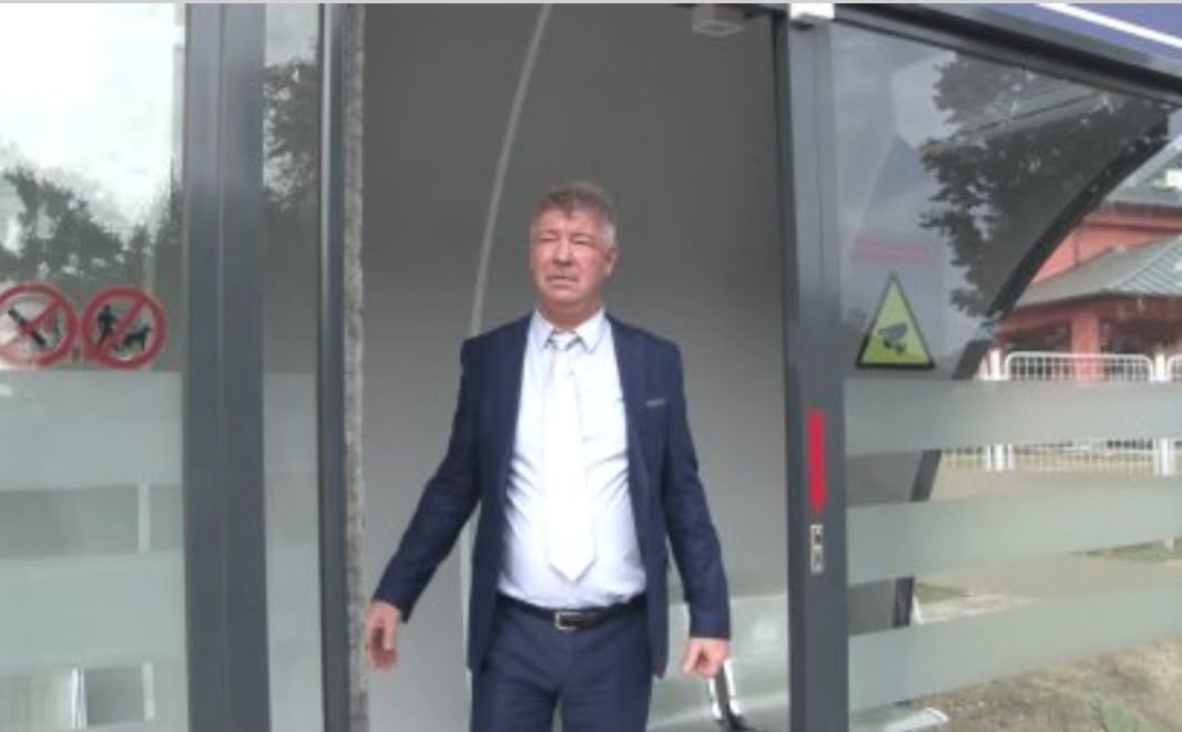 Afacerea „brelocul”, la Primăria Brazi. Radu Leonaş a cumpărat 100 de belocuri cu 200 lei/bucata. Un breloc normal costă 1 leu! Afacerea „brelocul”, la Primăria Brazi. Radu Leonaş a cumpărat 100 de belocuri cu 200 lei/bucata. Un breloc normal costă 1 leu!