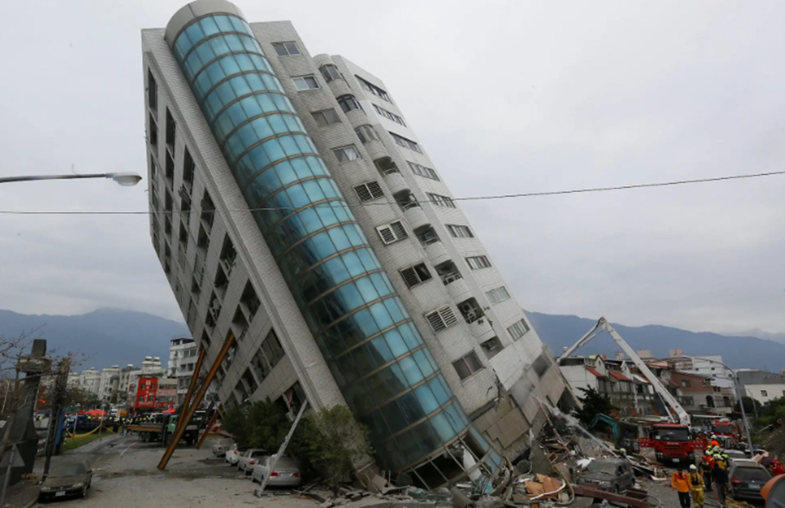 Cutremur de 7,4. Țări afectate: Japonia, Filipine, Taiwan și China. Serie de replici și alertă de tsunami