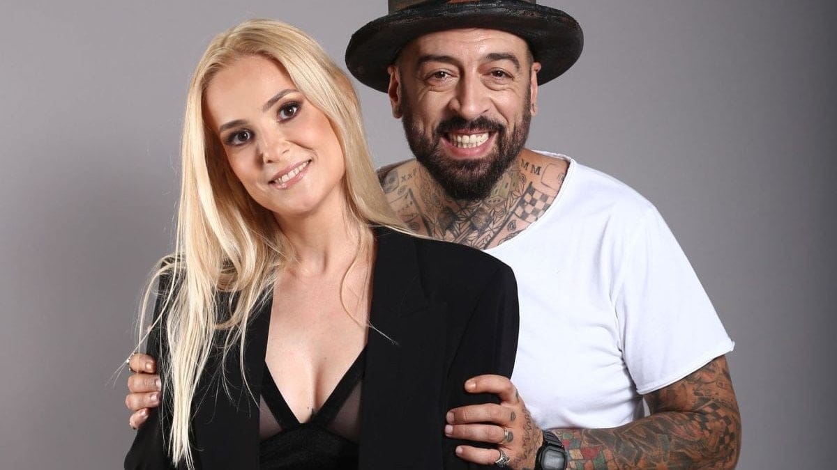 CRBL și Elena divorțează după 16 ani de căsnicie. Mesajul transmis de cei doi. „Am ajuns la concluzia că este mai bine pentru noi” CRBL și Elena divorțează după 16 ani de căsnicie. Mesajul transmis de cei doi. „Am ajuns la concluzia că este mai bine pentru noi”