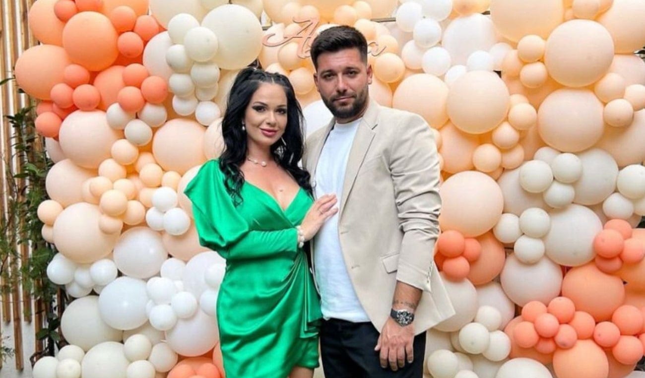Mesajul Deei Maxer, după ce a șters toate pozele cu Robert Drilea, iubitul ei. Seara a petrecut în club, cu prietenele ei
